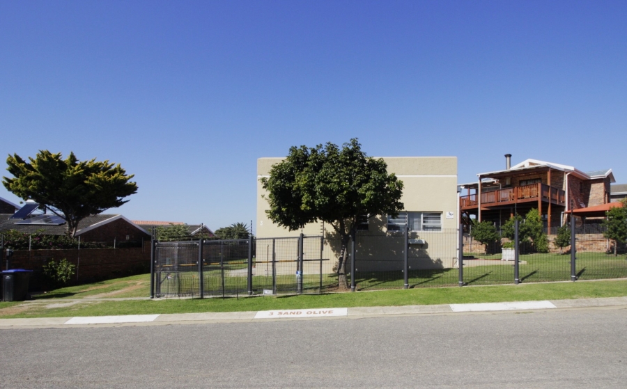 4 Bedroom Property for Sale in Wavecrest Eastern Cape
